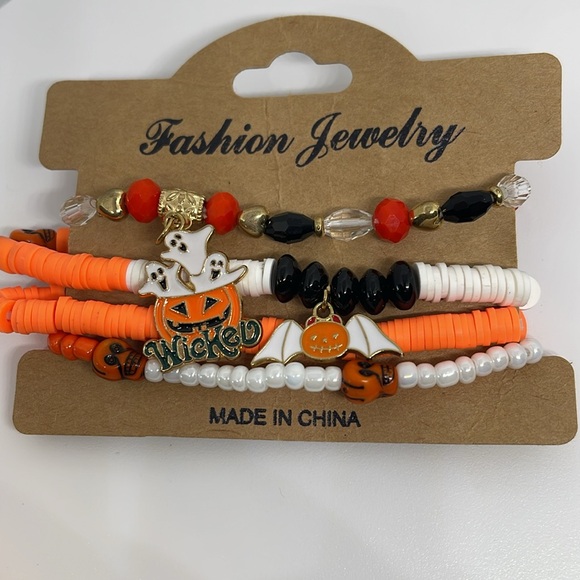 4 Halloween themed stackable bracelets with charms & beads - Picture 12 of 13